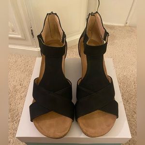 Adrienne Vittadini Wedge Sandals size 8.5